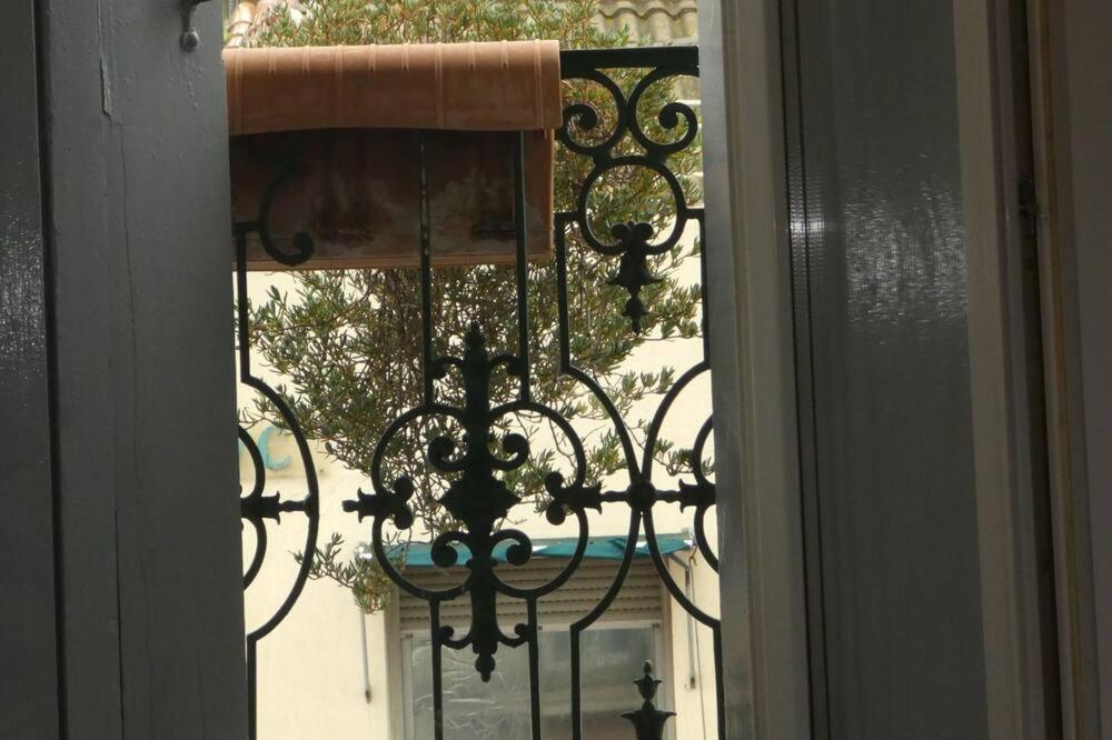 Etanit ! Beziers Plein Centre - 1Mn Du Bus, De La Gare Du Train Et Liaison Aeroport -Chambres Climatisees -Spacieuses Amenagees Pour Singles, Couple, Et Ou Familles -Parking A Velos -Consigne Exterior photo